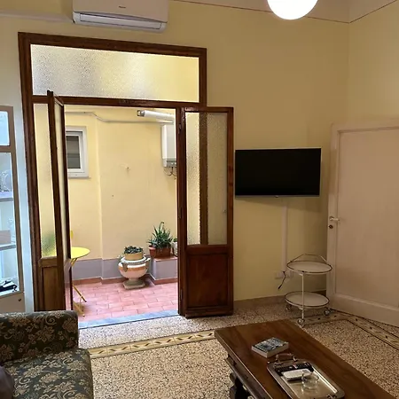 Santa Maria Novella Large Terrace Apartment Florence